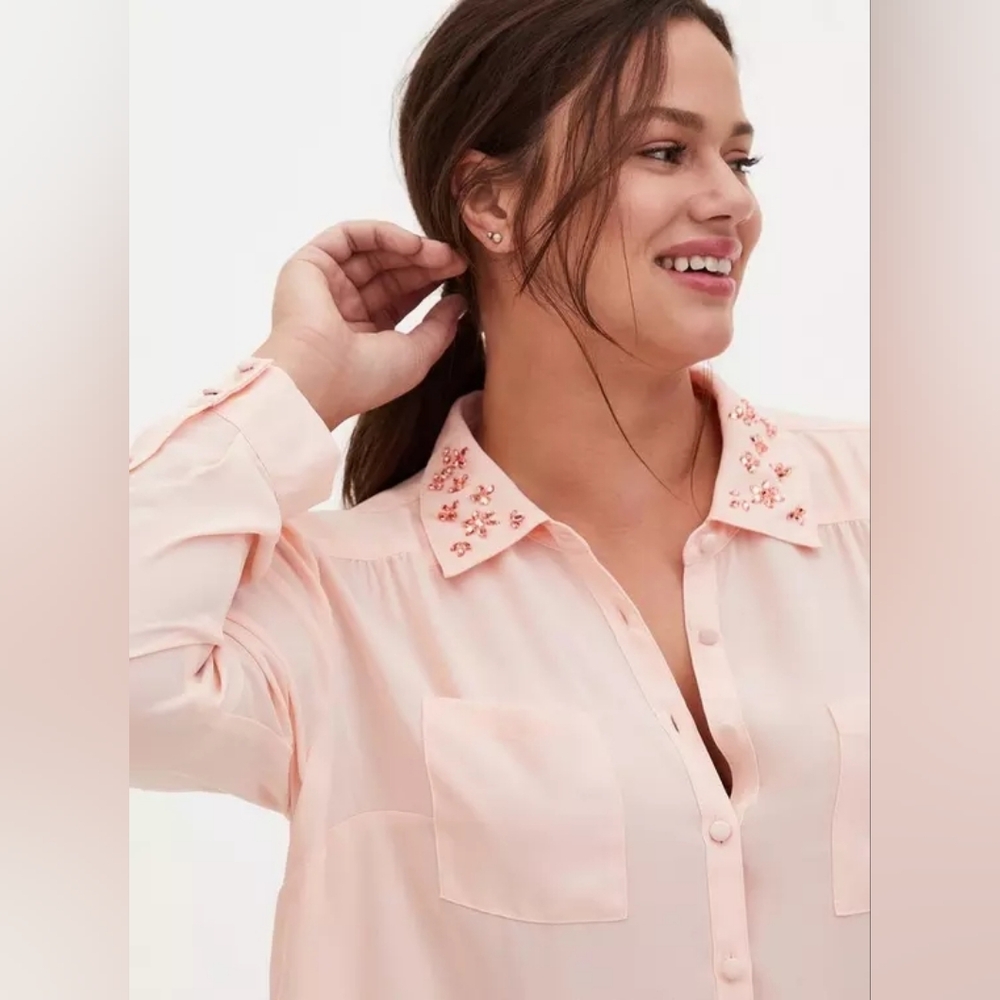 Torrid Peach Embellished Collared Blouse (Size 6)